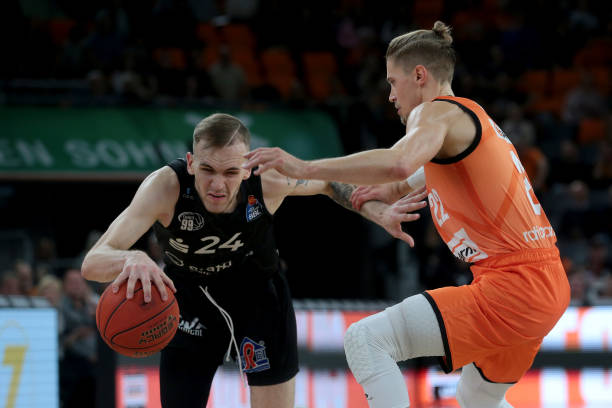 美元年薪 美元年薪