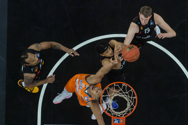 形成了激烈 形成了激烈